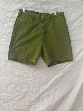 Orvis Olive Green Flat-Front Men's Shorts